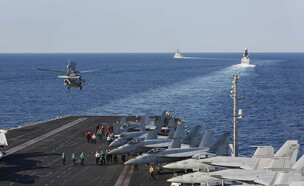 נושאת המטוסים אברהם לינקולן (צילום: AP)