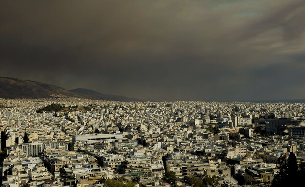 ענן שריפות אתונה יוון (צילום: Milos Bicanski , getty images)