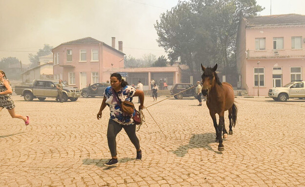 שריפות וגל חום איטליה (צילום: IVAN YANEV / BGNES NEWS AGENCY / AFP , getty images)