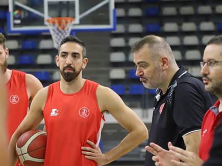 בר טימור והמאמן סטפנוס דדאס (הפועל ת&ldquo;א)