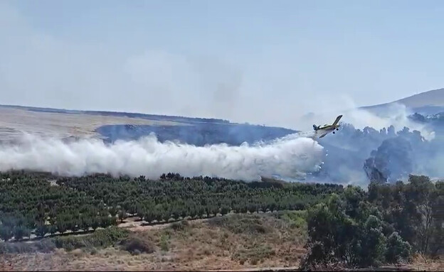 מספר מוקדי שריפות בשטחים פתוחים שפרצו בעקבות הירי  (צילום: דוברות כב"ה צפון)