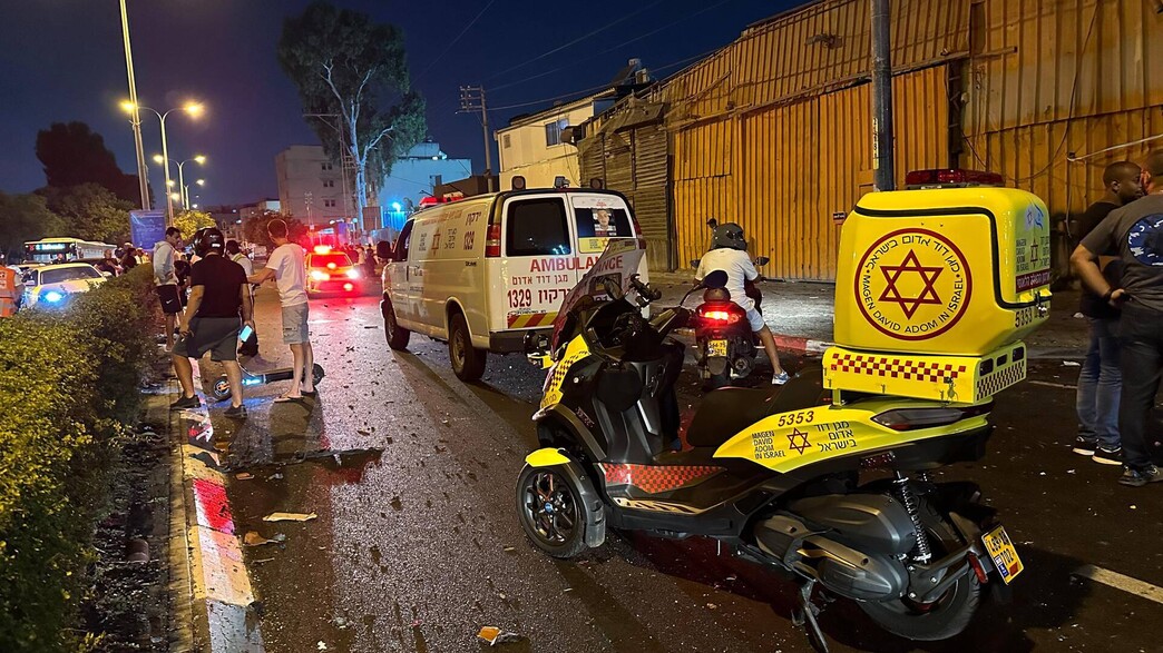 פיצוץ רכב בתל אביב (צילום: דוברות מד"א)