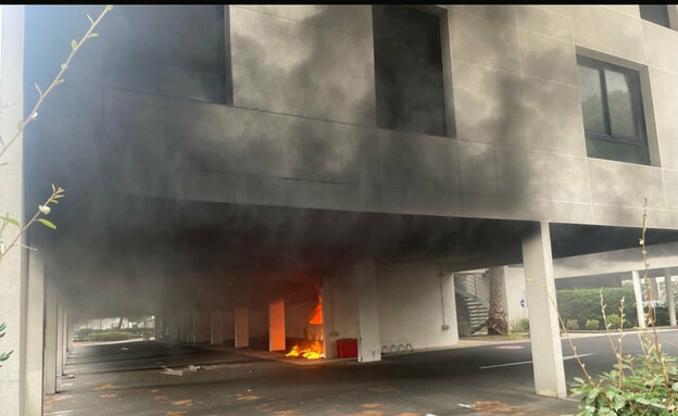 A synagogue was set on fire in France, the suspect wrapped himself in the Palestinian flag