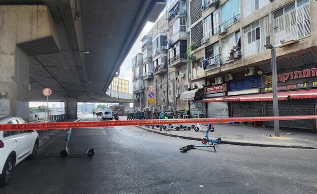 זירת הקטטה בתל אביב (צילום: דוברות המשטרה)