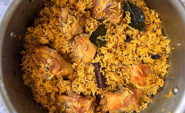 עוף בסיר. מנה שהיא ארוחה