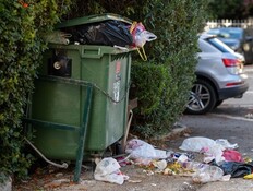 סירחון וזבובים: התושבים שסובלים בגלל קריסה | תיעוד