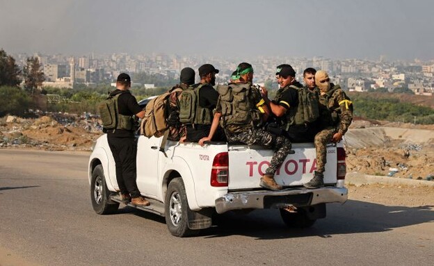 מחבלים ב-7 באוקטובר (צילום: MOHAMMED ABED/ AFP via Getty Images)