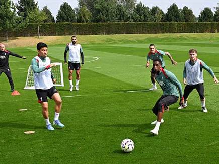 אנדו. סלוט ויתר על הקשר האחורי (John Powell/Liverpool FC via Getty (צילום: ספורט 5)