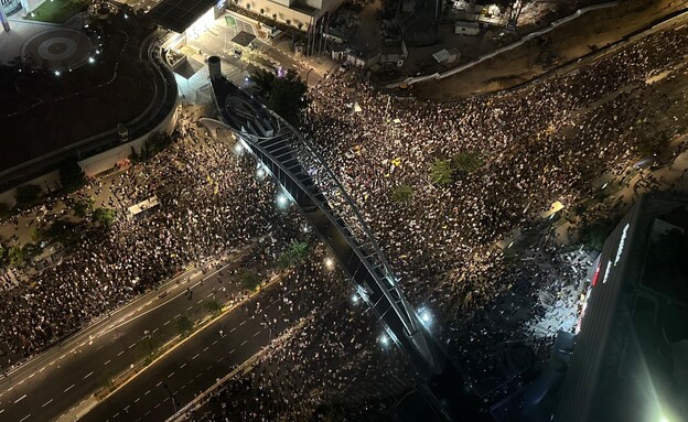 אלפים מפגינים בבגין, תל אביב (צילום: איתן סלונים)