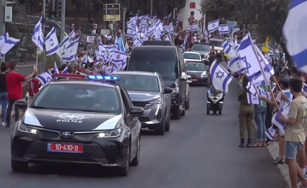 שיירת דגלים במסע ההלוויה של הירש גולדברג פולין 