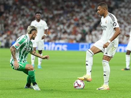 ואמבפה התקשה מאוד מול השער (GETTY)