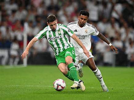 בטיס נראתה מסוכנת, אך התקשתה לכוון את הכדורים למסגרת (GETTY)