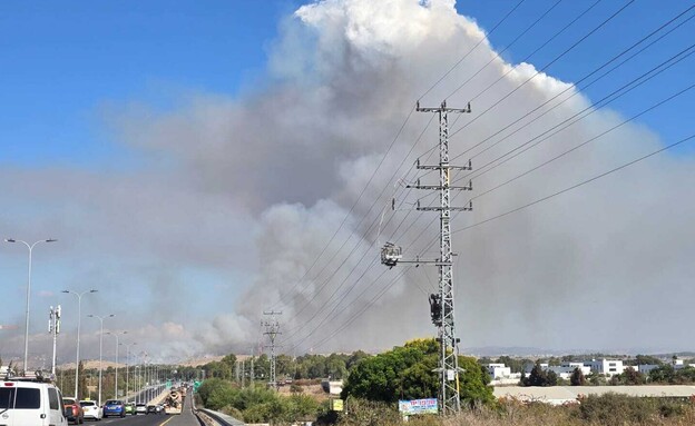 שריפת ענק בסמוך למתקן אדם (צילום: דוברות כבאות והצלה לישראל מחוז מרכז)