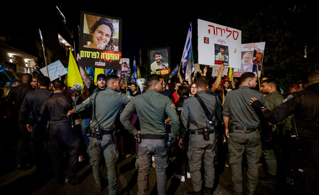 המונים במחאה הקוראת לעסקת חטופים ברחוב עזה  (צילום: חיים גולדברג, פלאש 90)