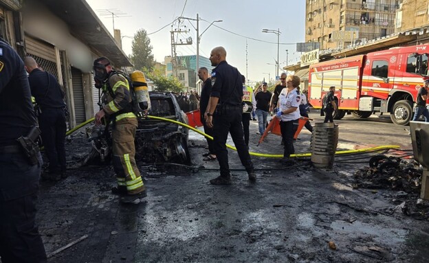 כוחות הצלה פועלים בזירה ברמלה (צילום: מד