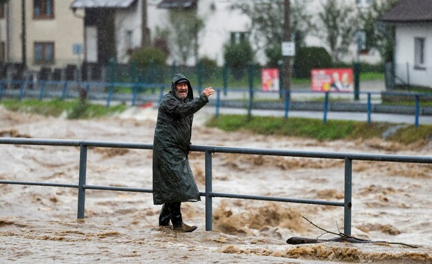 ְשיטפונות בצ'כיה (צילום: reuters)