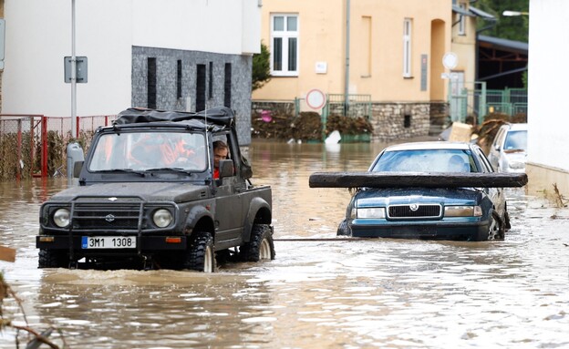 שיטפונות בצ'כיה (צילום: reuters)