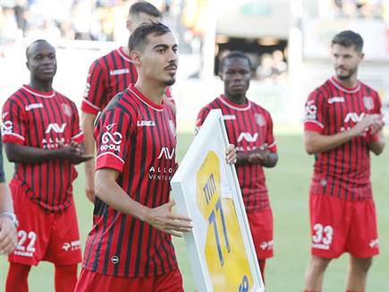 חוזז קיבל כבוד לפני המשחק (אלן שיבר)