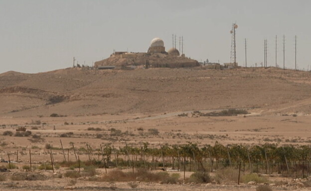 המבנה שמתחתיו נמצא הבונקר של יחידת הבקרה האווירית (צילום: חדשות 12)