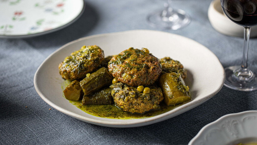 קציצות עוף עם עשבי תיבול ואפונה