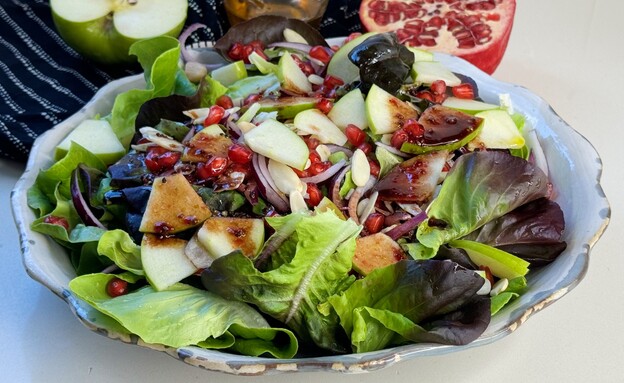 סלט חסה עם רימונים לראש השנה