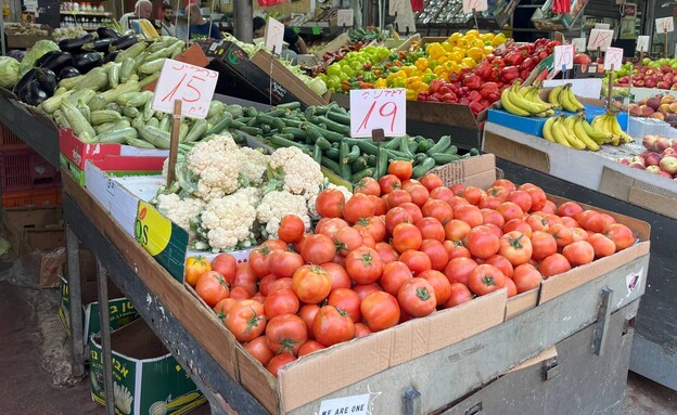 מחירי עגבניות בשוק הכרמל, באוגוסט (צילום: ליאור באקאלו)