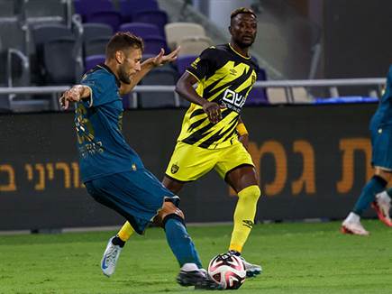 במחצית הראשונה היא בעיקר נאבקה (צילום: דני מרון)