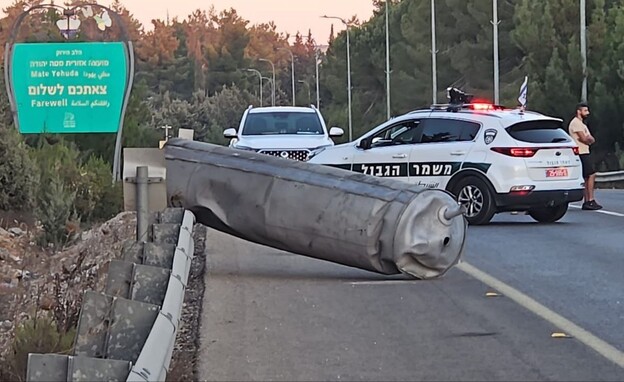 שברי מיירט שנפלו בסמוך לצור הדסה (צילום: דוברות צור הדסה)