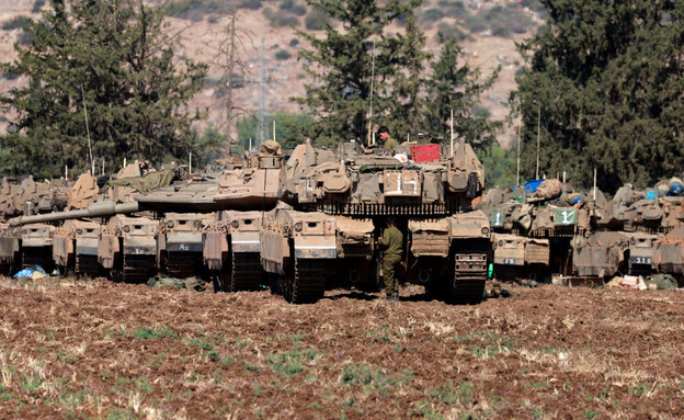 הכלים והכוחות בצפון (צילום: MENAHEM KAHANA/AFP via Getty Images)