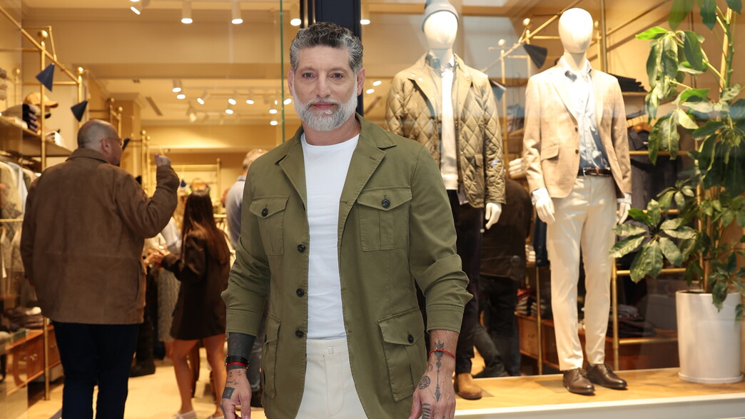 הפרזנטור אסף גרניט בהשקת סניף "Hackett London" בקניון רמת אביב