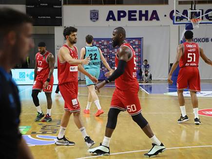 האדומים הובילו במשך שלושה רבעים, אך שמטו את היתרון (הפועל שלמה ת“א, רשמי)