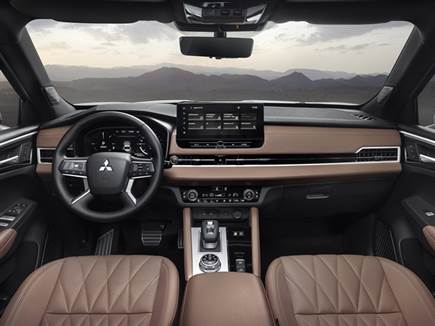 מסך המולטימדיה גדל ל-&quot;12.3