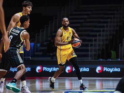 בכורה לא רעה. ג`ורדן לויד (ג`ורג`יה קוסטיץ`)