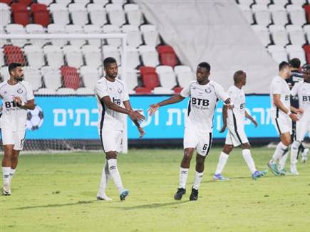 הפנדל השני הלך לרשת עם שער הבכורה של סנגרה (קובי אליהו)