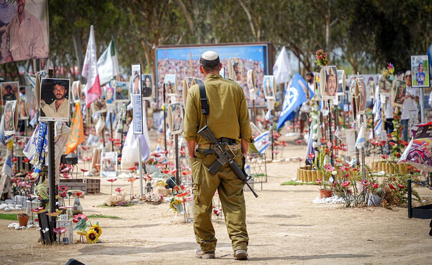 אתר ההנצחה המאולתר ברעים לנרצחי 7 באוקטובר (צילום: יניב נדב, פלאש 90)