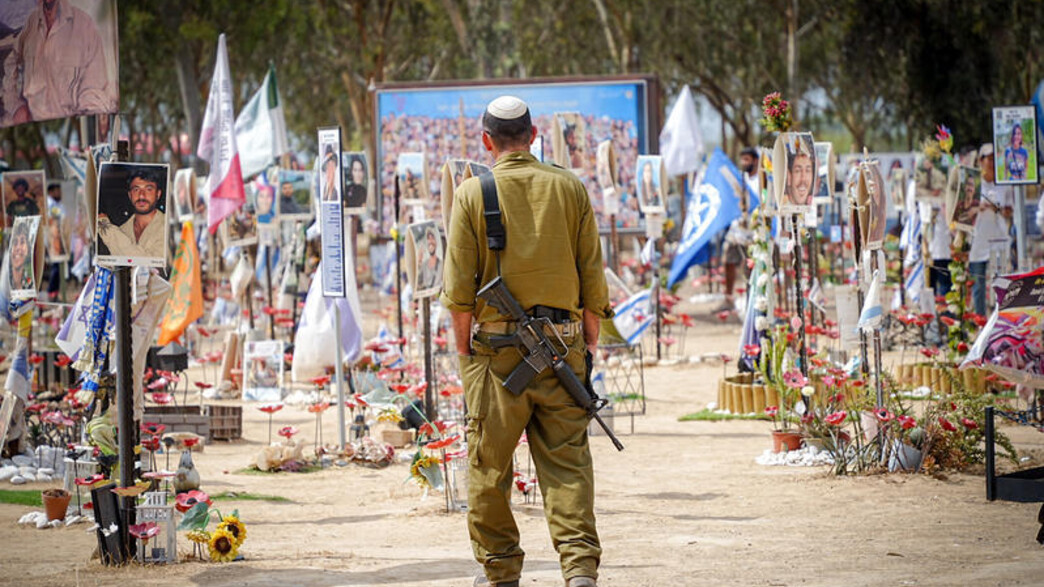 אתר ההנצחה המאולתר ברעים לנרצחי 7 באוקטובר (צילום: יניב נדב, פלאש 90)