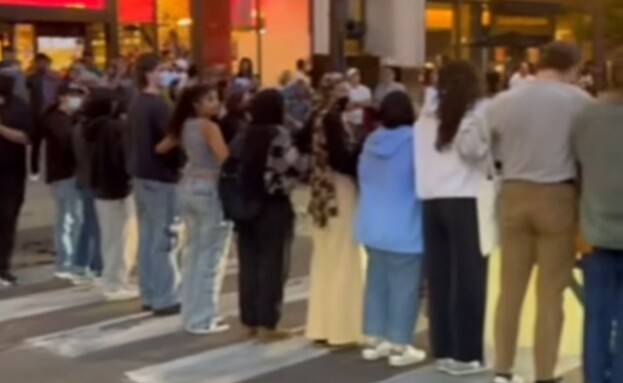 Clashes in Rome, blocking roads in Chicago “Death to America” ​​in Toronto