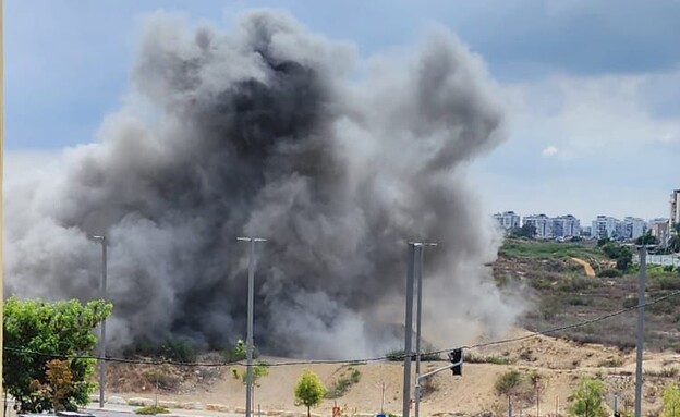 נפילה בחולון  (צילום: לפי סעיף 27 א')