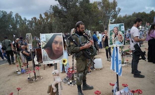 טקס זיכרון ברעים, באתר מסיבת הנובה (צילום: דנה רעני)