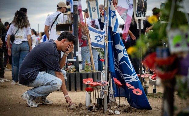 טקס זיכרון ברעים, באתר מסיבת הנובה (צילום: יונתן זינדל, פלאש 90)