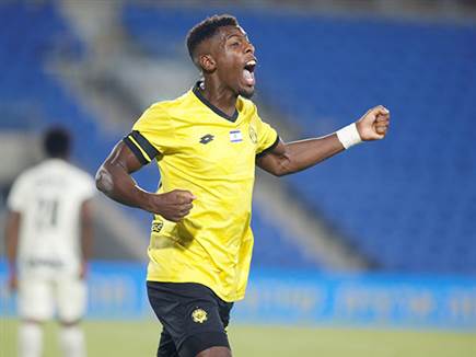 ונתניה השוותה מרוחב של טבארש, שהפך לעצמי של נחמיאס (אלן שיבר)