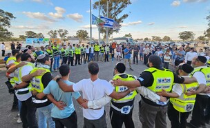 אנשי זק"א במעגל (צילום: זק"א)