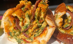 חביתת ירק קריספית של יוסי חביתה (צילום: לין לוי, mako אוכל)