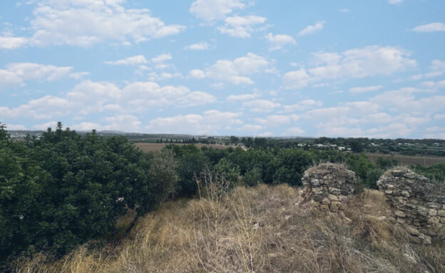 תל קאקון תצפית אל נוף עמק חפר ושומרון (צילום: מירב טלמור קשי)