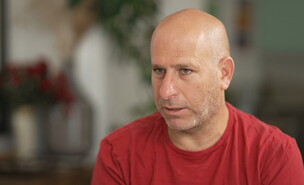 חנוך דאום על הנחיית הטקס הלאומי לציון השנה ל-7 באו