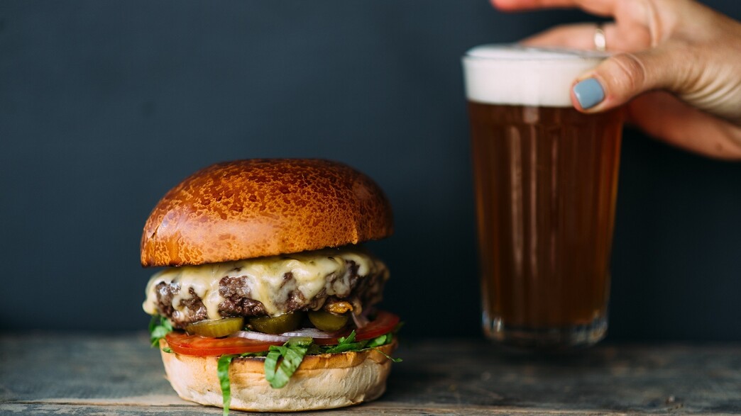 המבורגר ובירה, כביש 90