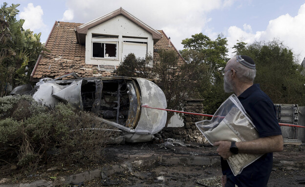 רקטה שפגעה בבית במושב מורשת (צילום: Amir Levy/Getty Images)