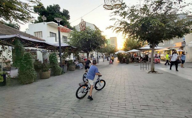 מדרחוב רוטשילד (צילום: אריאלה אפללו)