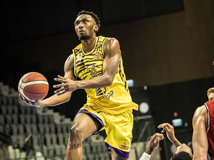 אך המשיך בשליטת המארחים (עודד קרני)