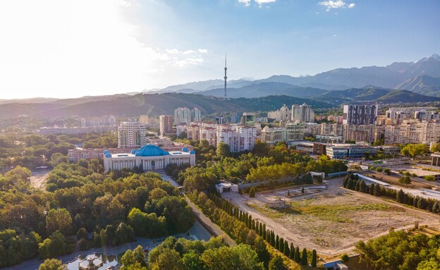 אלמטי קזחסטן (צילום: Sergey Dudikov, shutterstock)